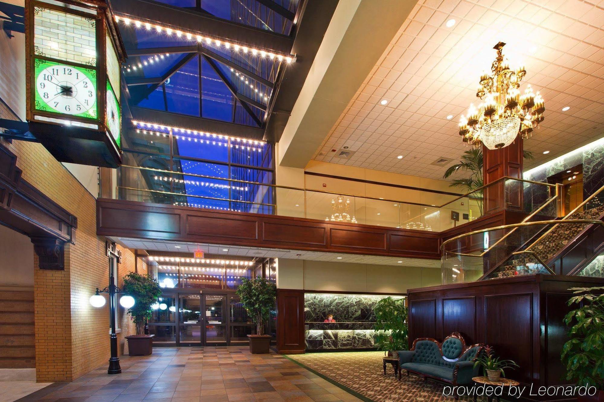 Отель Crowne Plaza Pensacola Grand Интерьер фото